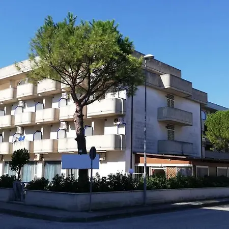 The Riviera House Hotel